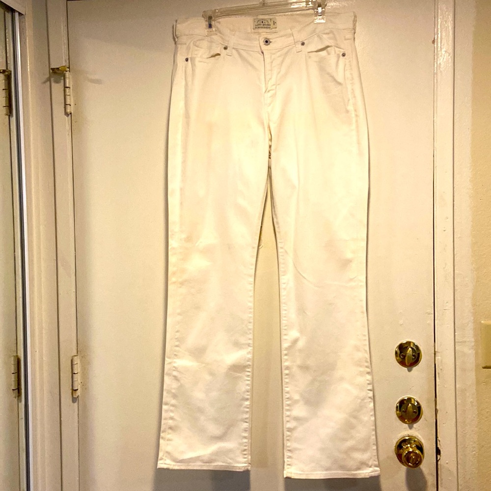 Lucky Brand jeans. Denim Off white. Straight leg. Front and back pockets. EUC